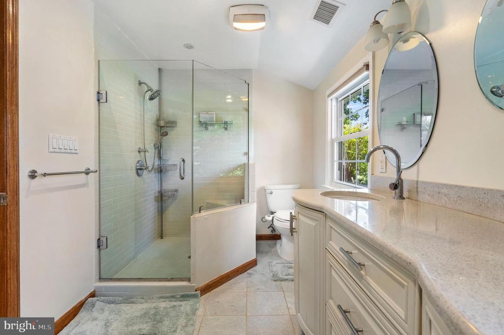 Image 21 of property listing at 13925 SHANNON DR, Silver Spring, MD 20904