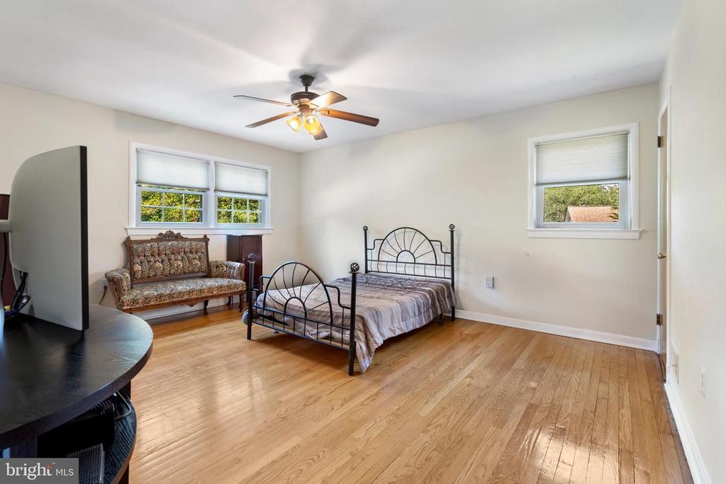 Image 22 of property listing at 13925 SHANNON DR, Silver Spring, MD 20904