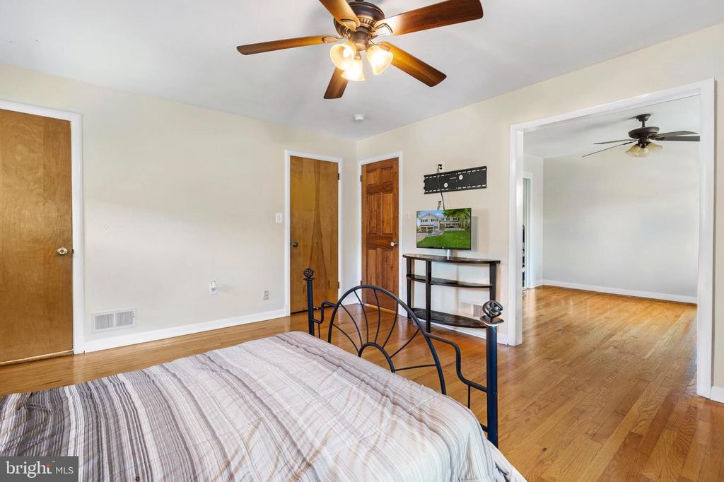 Image 23 of property listing at 13925 SHANNON DR, Silver Spring, MD 20904