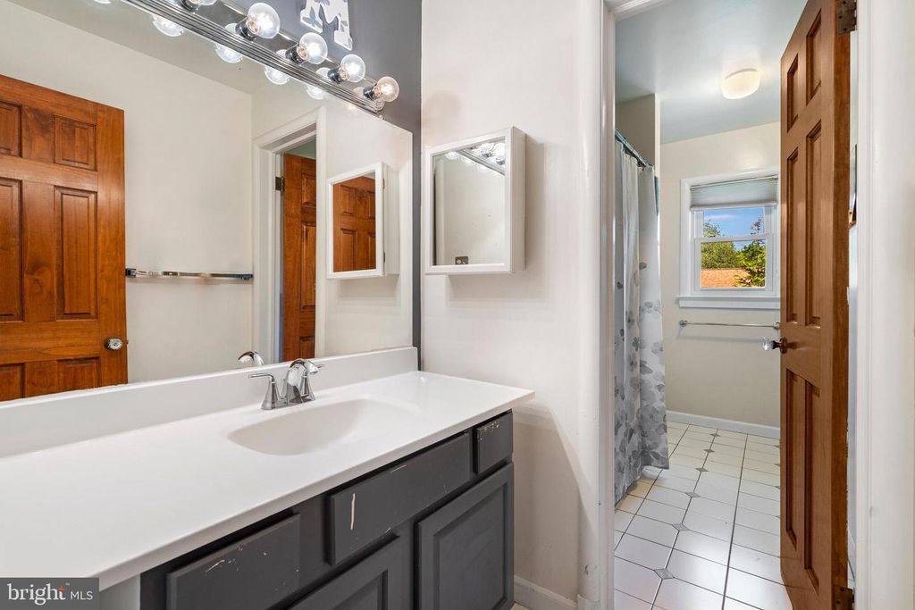 Image 29 of property listing at 13925 SHANNON DR, Silver Spring, MD 20904