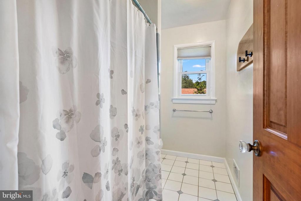 Image 30 of property listing at 13925 SHANNON DR, Silver Spring, MD 20904