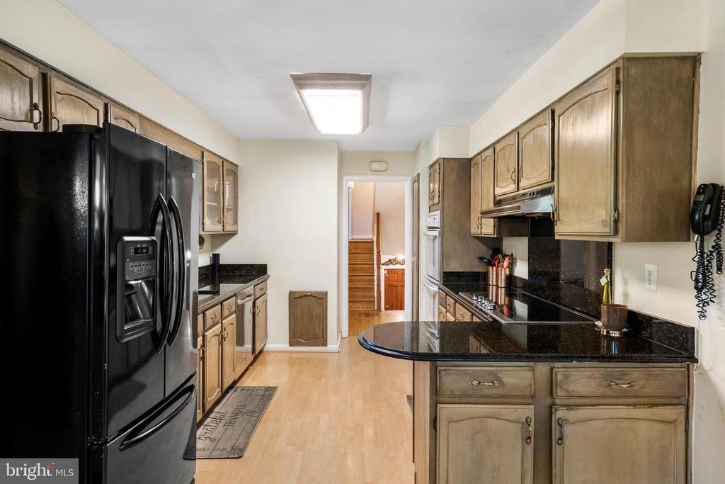 Image 8 of property listing at 13925 SHANNON DR, Silver Spring, MD 20904