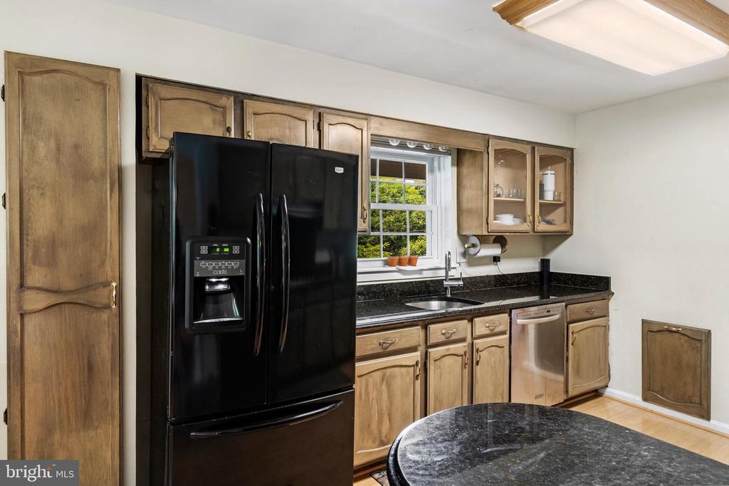 Image 9 of property listing at 13925 SHANNON DR, Silver Spring, MD 20904