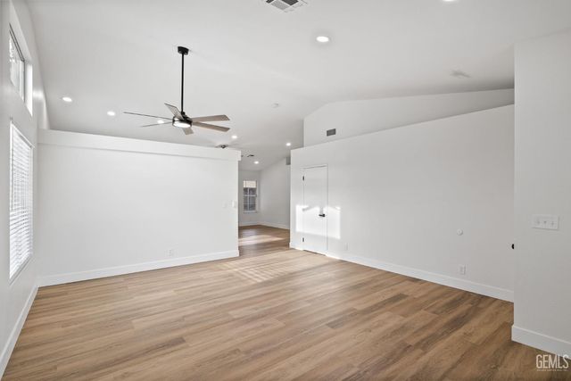 5914 Summer Country Drive, Bakersfield, CA 93313