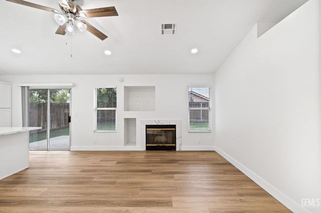 5914 Summer Country Drive, Bakersfield, CA 93313