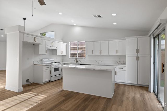 5914 Summer Country Drive, Bakersfield, CA 93313