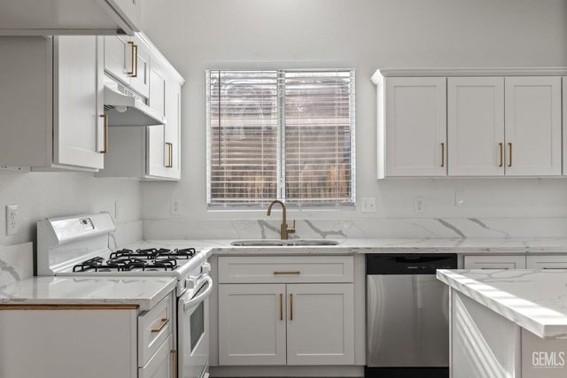 5914 Summer Country Drive, Bakersfield, CA 93313