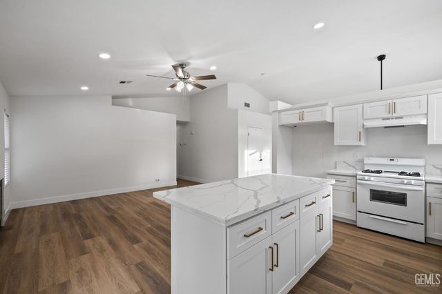 5914 Summer Country Drive, Bakersfield, CA 93313