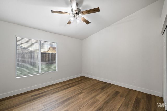 5914 Summer Country Drive, Bakersfield, CA 93313