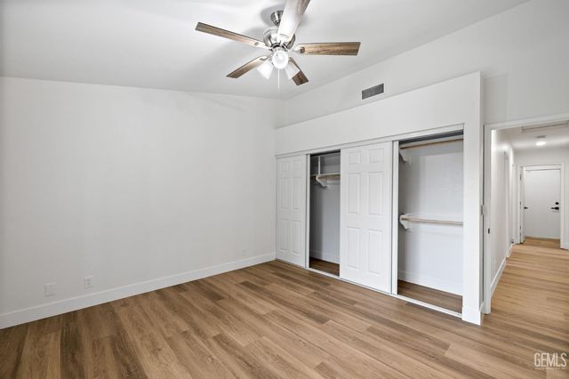 5914 Summer Country Drive, Bakersfield, CA 93313