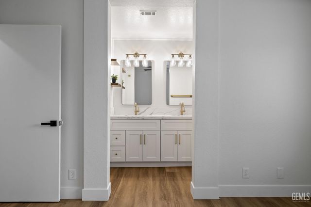 5914 Summer Country Drive, Bakersfield, CA 93313