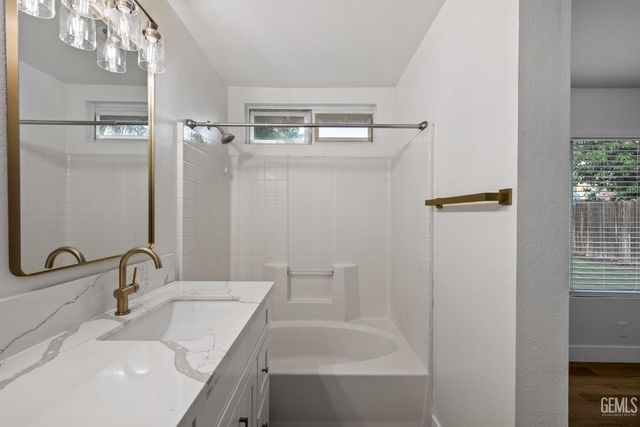 5914 Summer Country Drive, Bakersfield, CA 93313