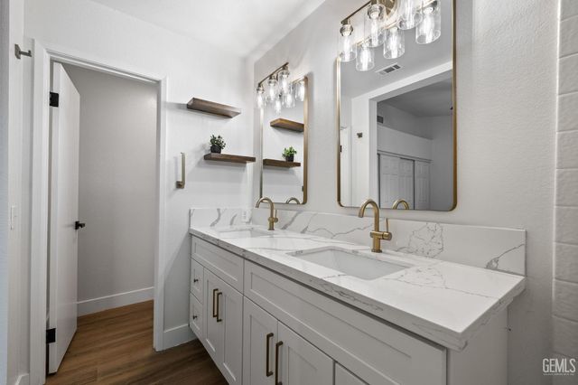 5914 Summer Country Drive, Bakersfield, CA 93313