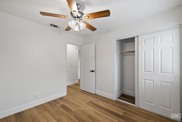 5914 Summer Country Drive, Bakersfield, CA 93313