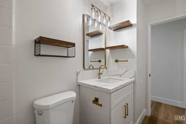 5914 Summer Country Drive, Bakersfield, CA 93313