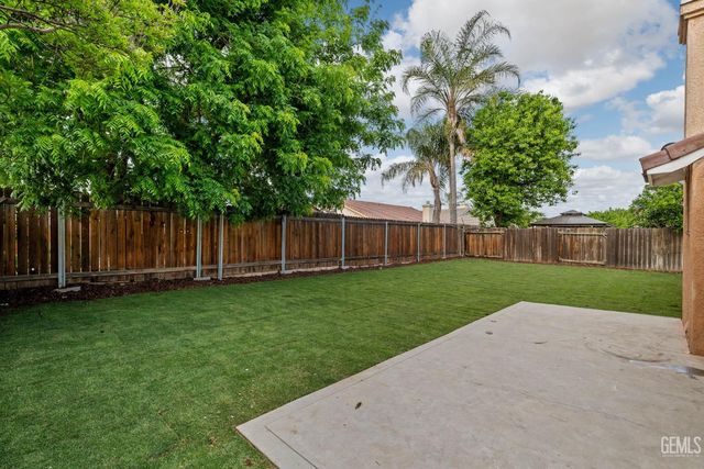 5914 Summer Country Drive, Bakersfield, CA 93313