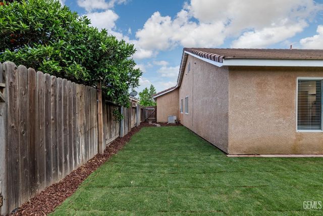 5914 Summer Country Drive, Bakersfield, CA 93313