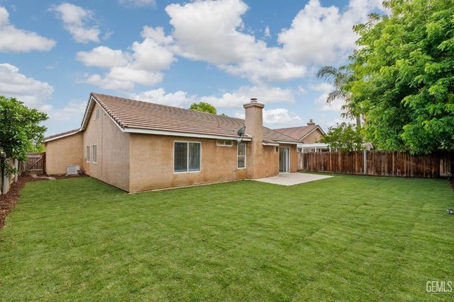 5914 Summer Country Drive, Bakersfield, CA 93313