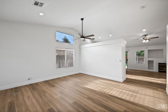 5914 Summer Country Drive, Bakersfield, CA 93313