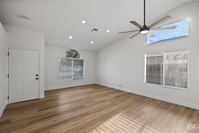 5914 Summer Country Drive, Bakersfield, CA 93313