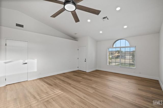 5914 Summer Country Drive, Bakersfield, CA 93313