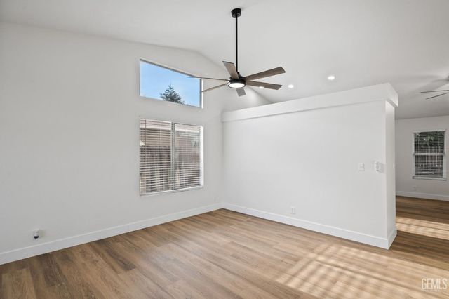 5914 Summer Country Drive, Bakersfield, CA 93313