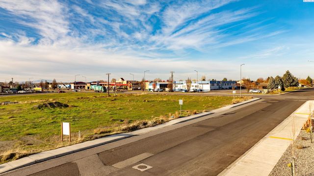 124 S Cedar Avenue, Pasco, WA 99301