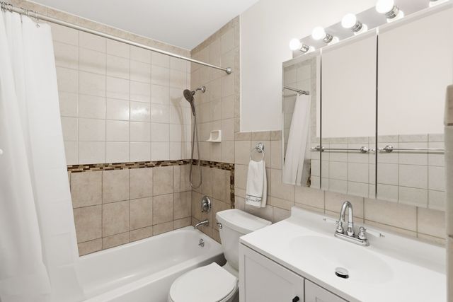 735 Hill Drive 112, Hoffman Estates, IL 60169