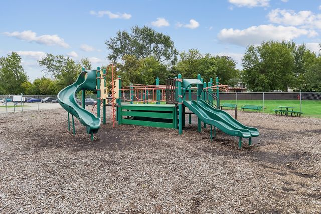 735 Hill Drive 112, Hoffman Estates, IL 60169