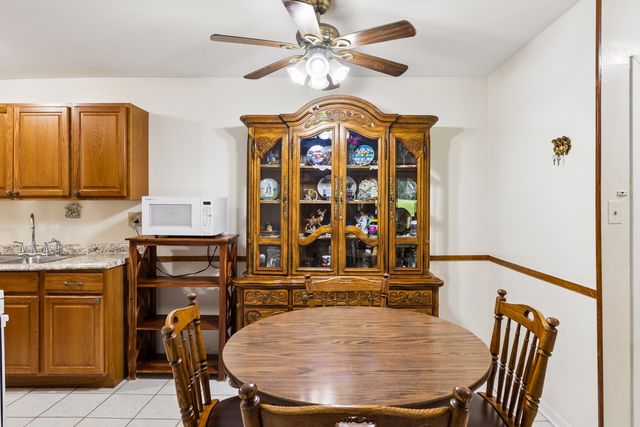 735 Hill Drive 112, Hoffman Estates, IL 60169