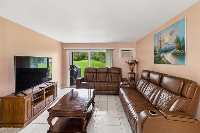 735 Hill Drive 112, Hoffman Estates, IL 60169