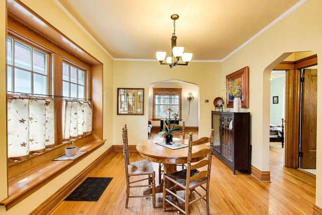 512 S Grove Avenue, Oak Park, IL 60304