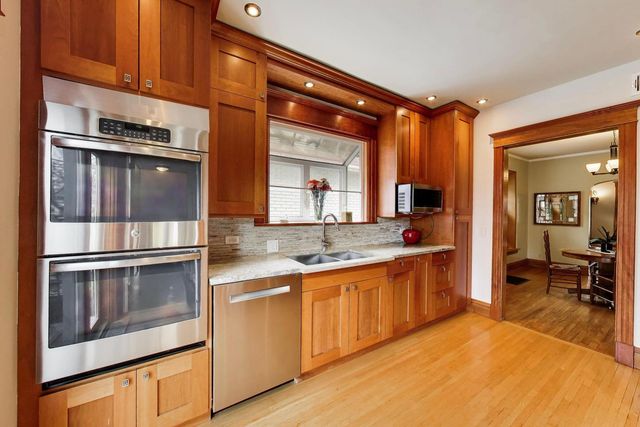 512 S Grove Avenue, Oak Park, IL 60304