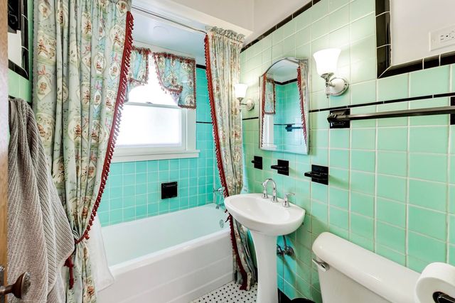 512 S Grove Avenue, Oak Park, IL 60304