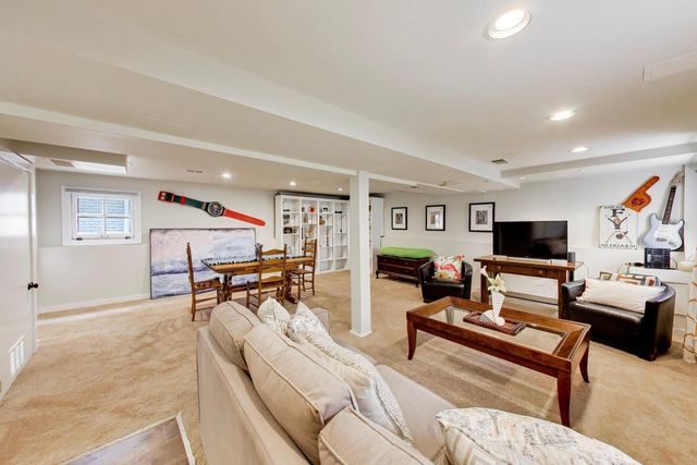 512 S Grove Avenue, Oak Park, IL 60304