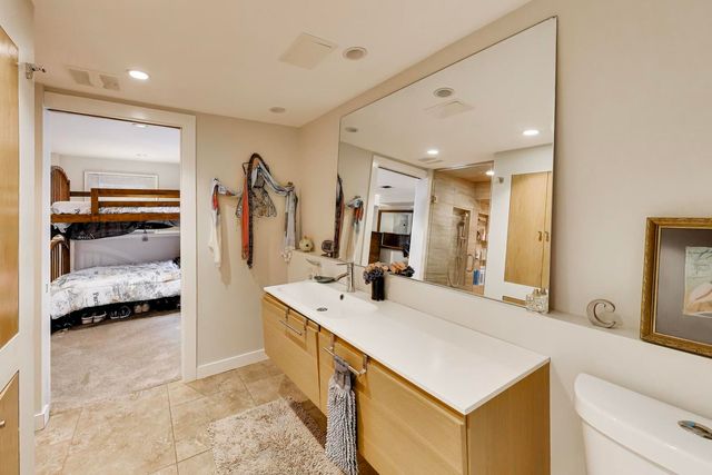 512 S Grove Avenue, Oak Park, IL 60304