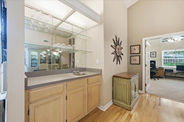 302 LAKE KELL COURT, Lutz, FL 33549