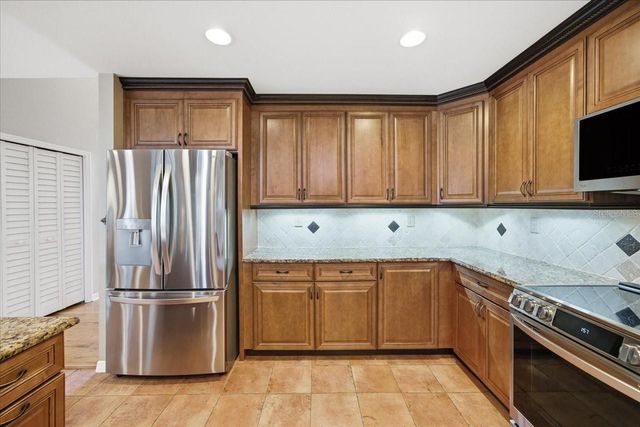 302 LAKE KELL COURT, Lutz, FL 33549