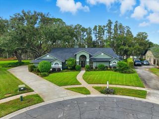 302 LAKE KELL COURT, Lutz, FL 33549