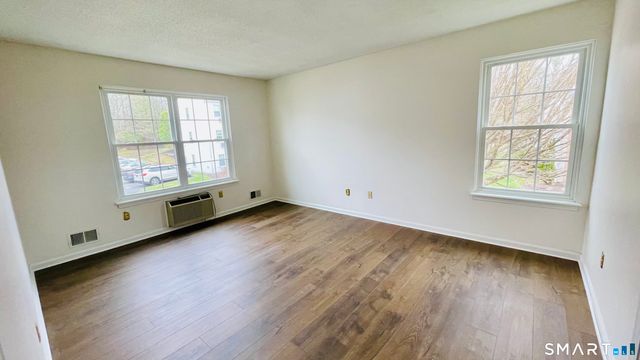 68 Rockledge Loop 68, Torrington, CT 06790