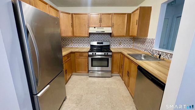 68 Rockledge Loop 68, Torrington, CT 06790