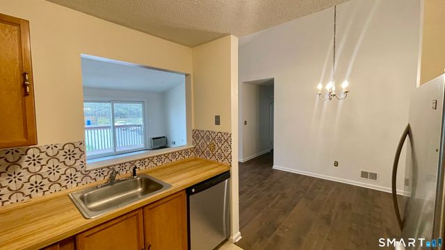 68 Rockledge Loop 68, Torrington, CT 06790