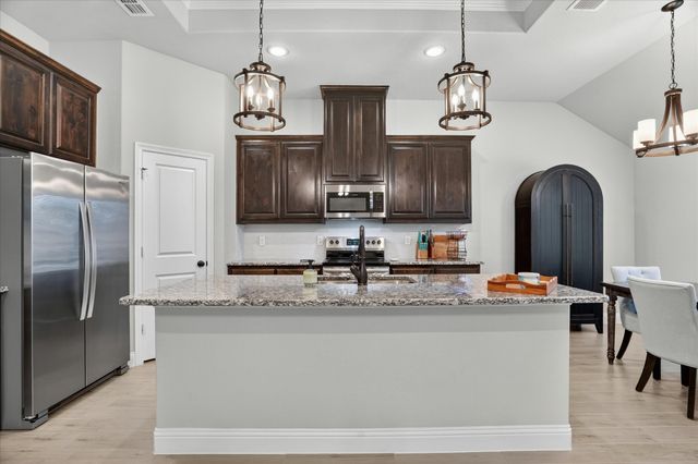 1641 Town Creek Circle, Weatherford, TX 76086