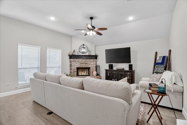 1641 Town Creek Circle, Weatherford, TX 76086