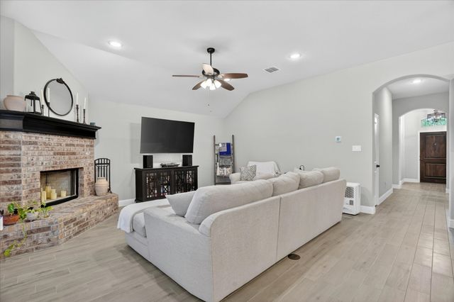 1641 Town Creek Circle, Weatherford, TX 76086