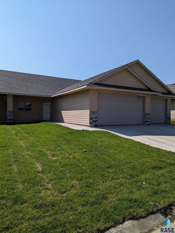 7509 W Flowerfield Pl, Sioux Falls, SD 57108