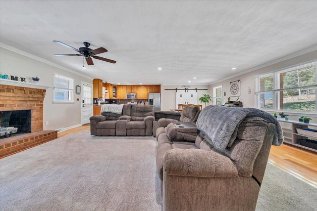 771 Oak DR, Blue Ridge, VA 24064