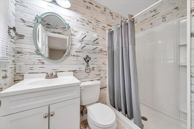 771 Oak DR, Blue Ridge, VA 24064