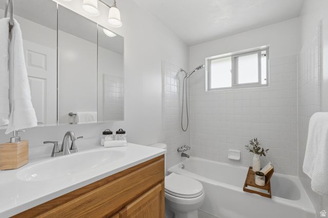 6043 S AQUARIUS DR, Kearns, UT 84118