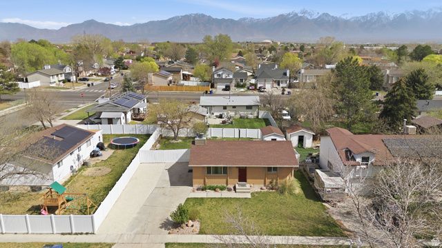 6043 S AQUARIUS DR, Kearns, UT 84118